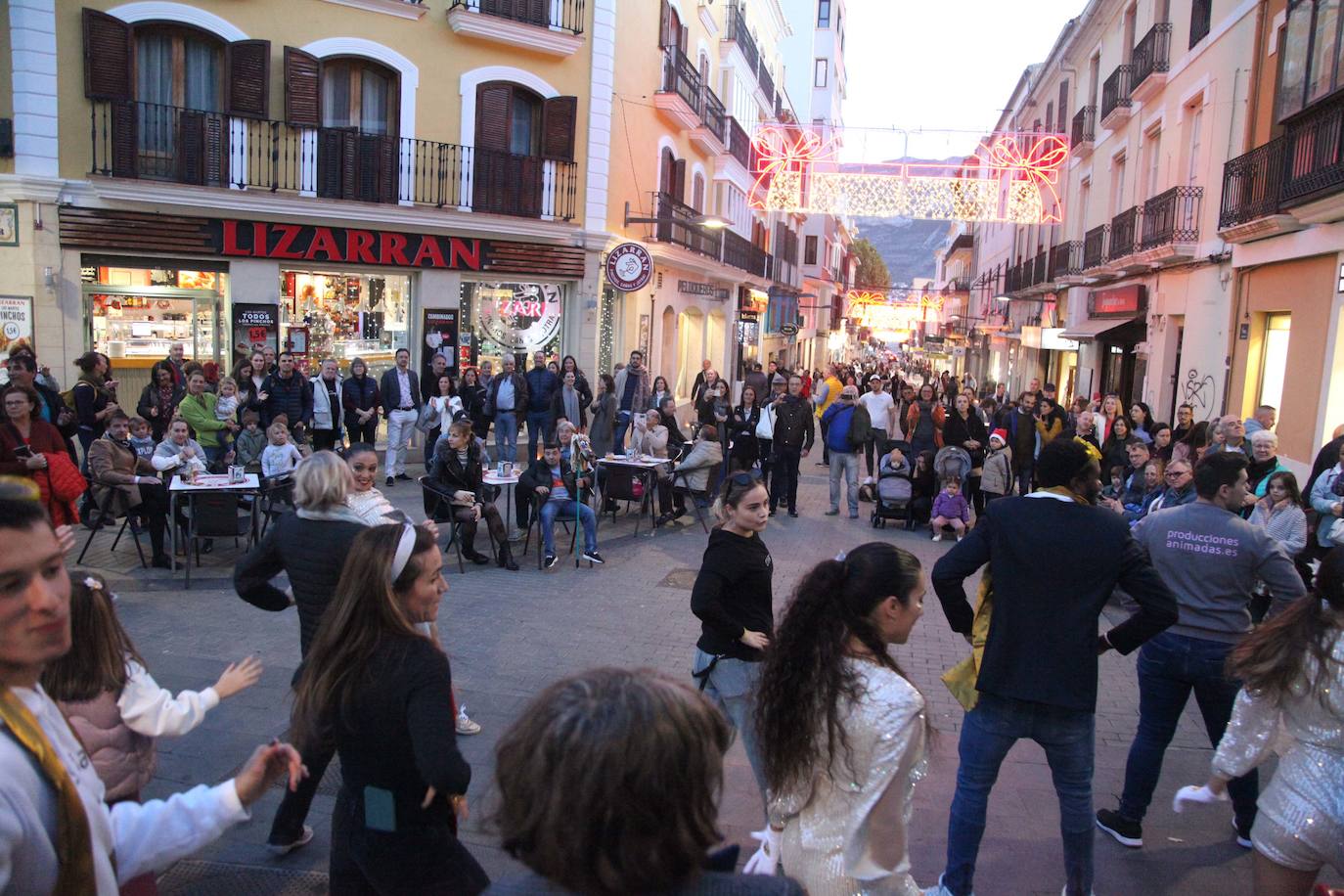 Comercio y público encienden la &#039;Nit de Llum&#039; de Dénia