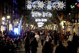 Comercio y público encienden la 'Nit de Llum' de Dénia