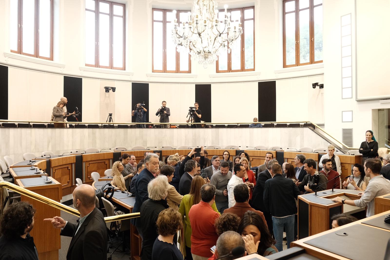 Imágenes del brindis navideño en la Diputación de Alicante