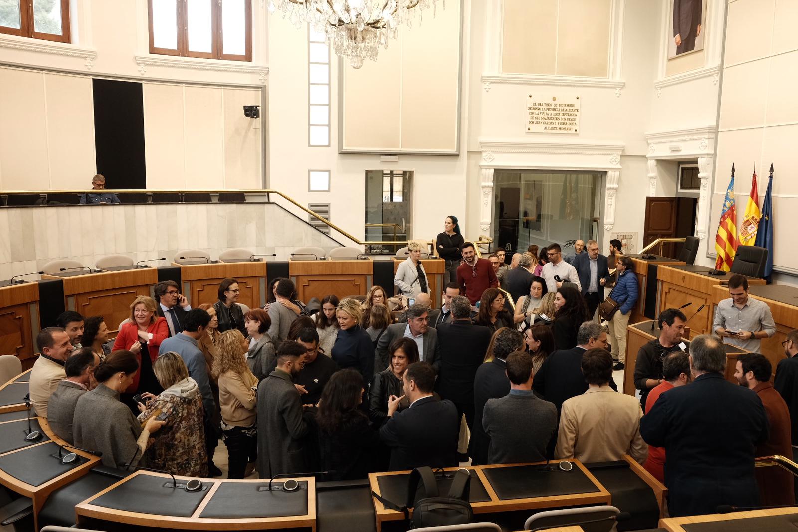 Imágenes del brindis navideño en la Diputación de Alicante