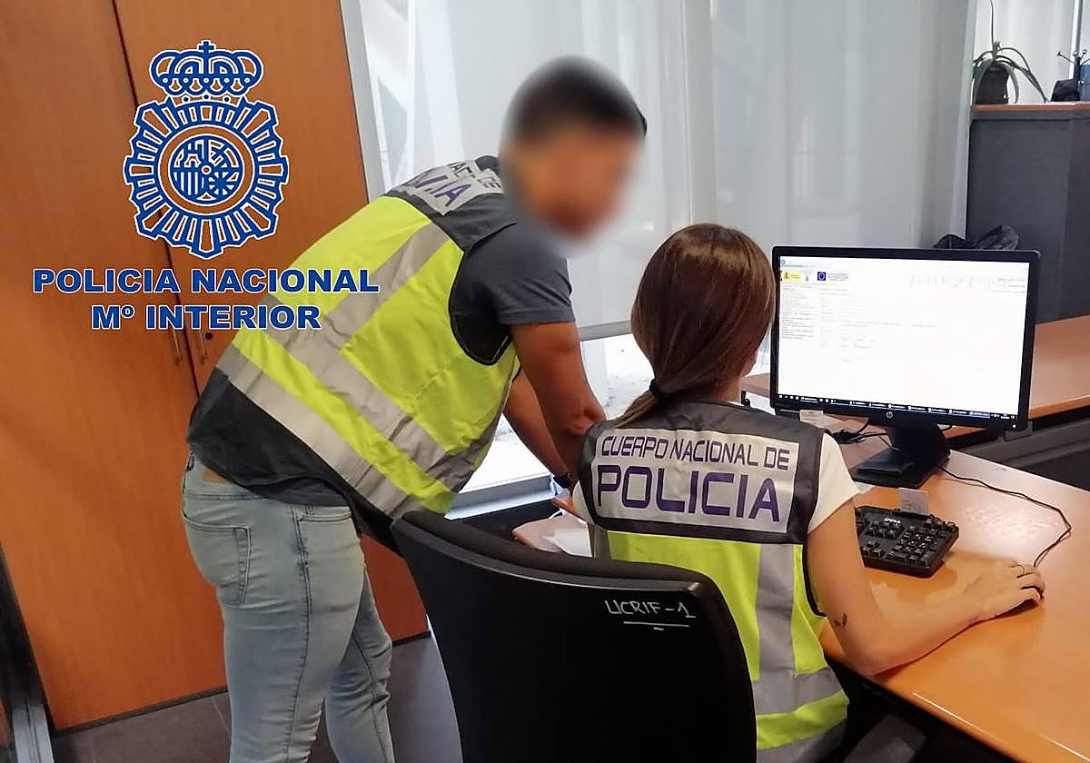Investigadores de la Policía Nacional.