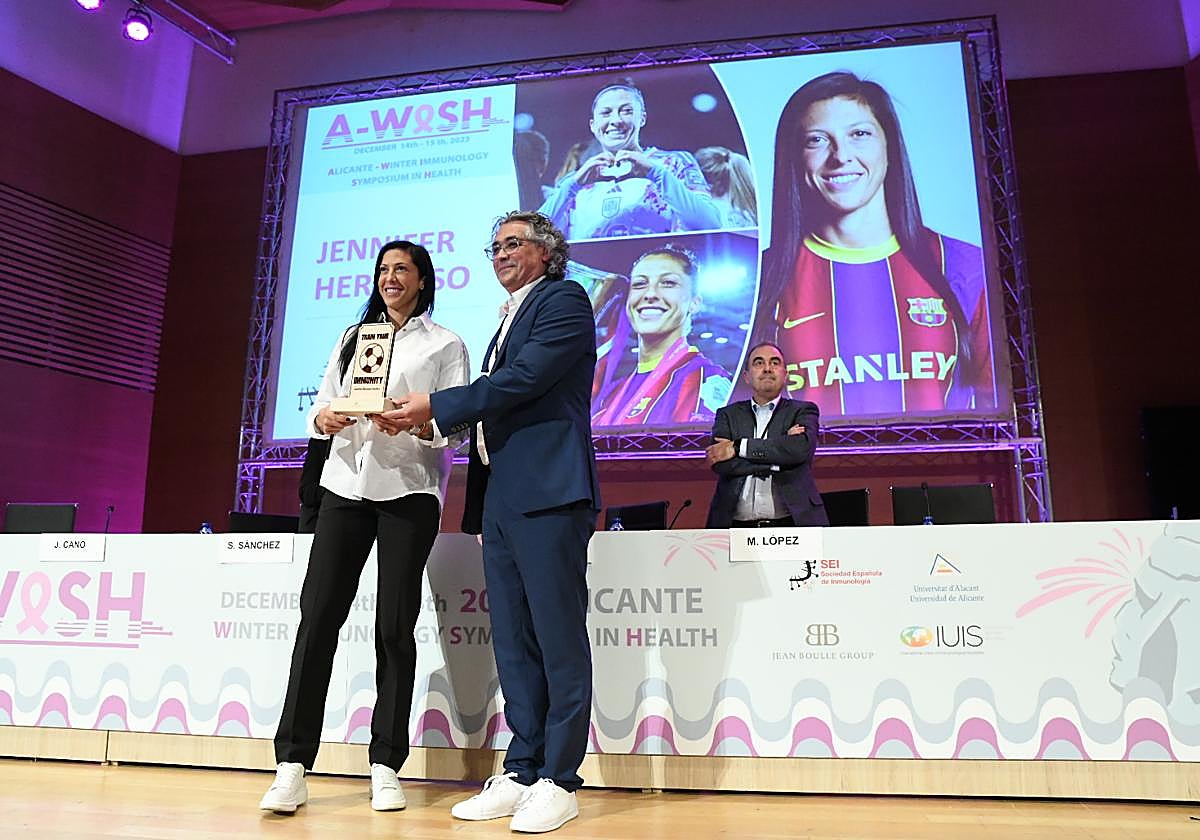 Hermoso, en el momento de recibir el premio este jueves.