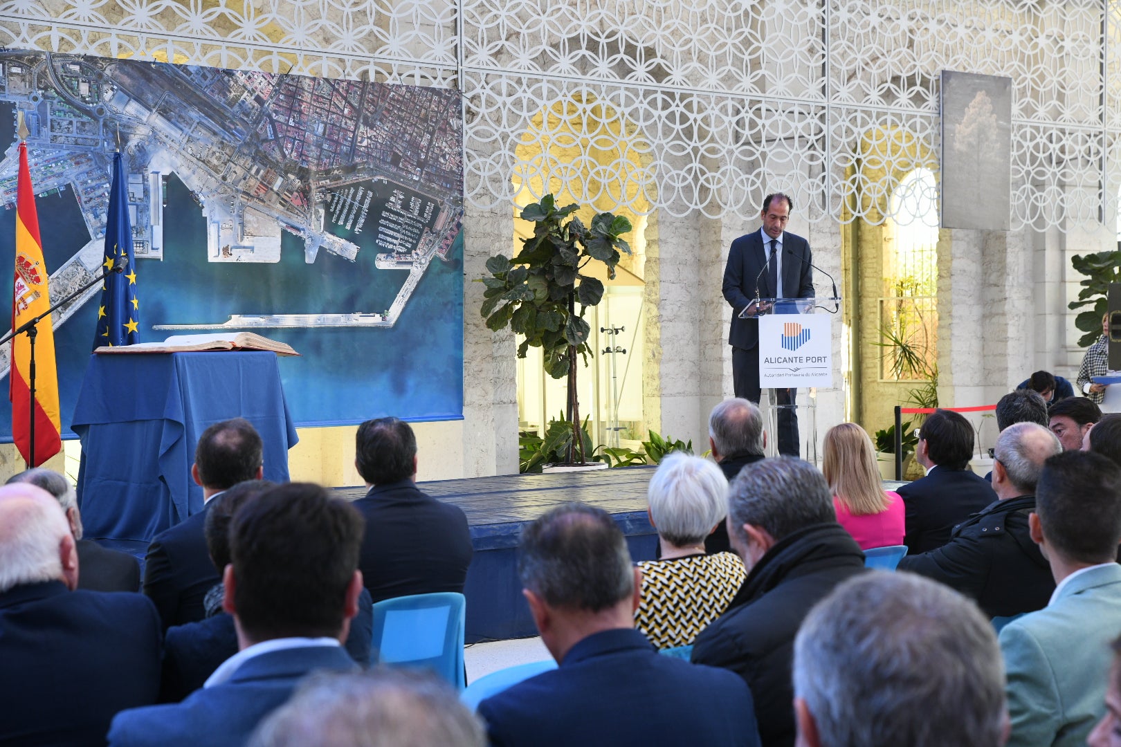 Un perfil dialogante al frente del Puerto de Alicante