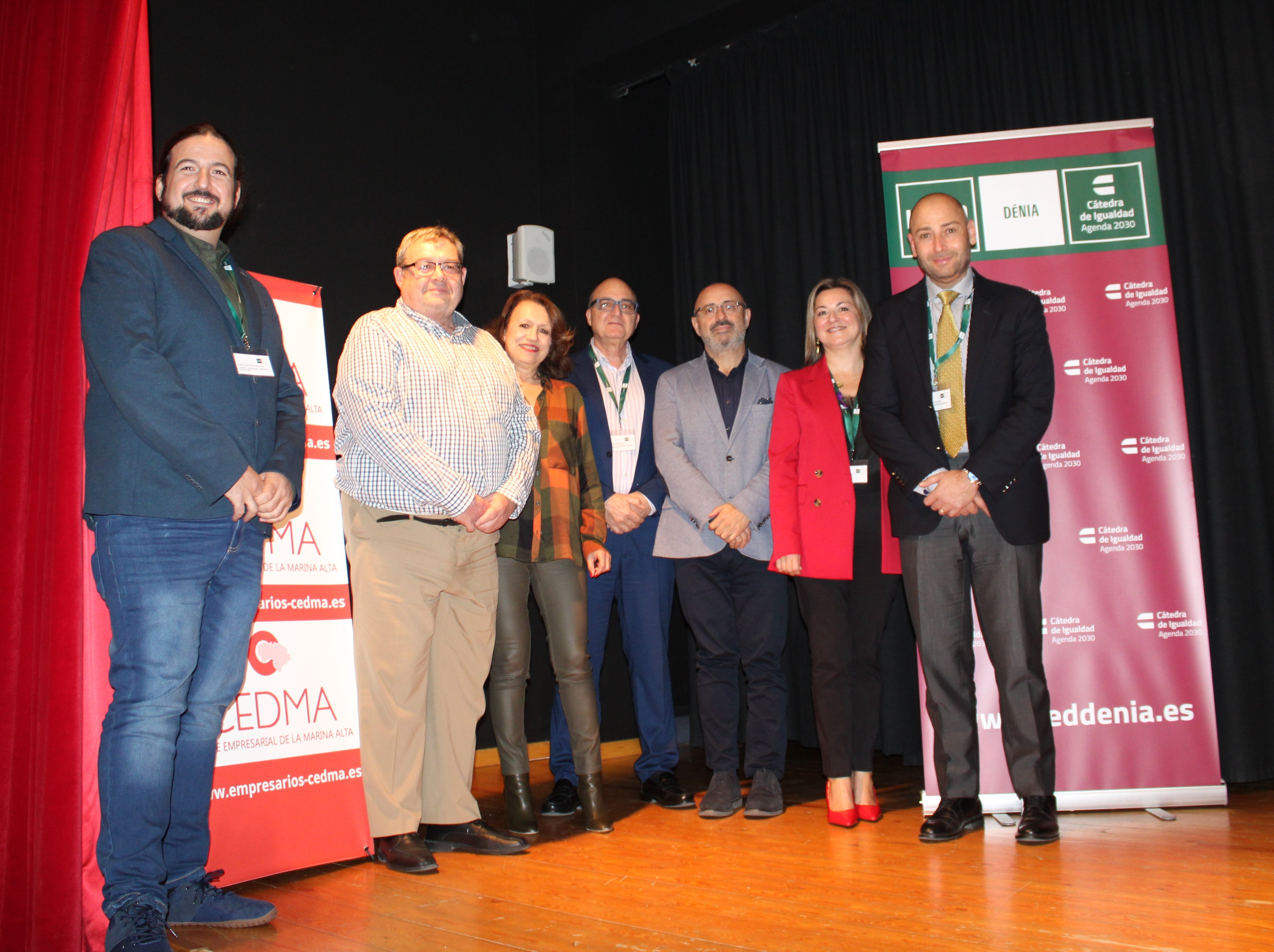 Los ponentes al acabar la jornada de debaje.