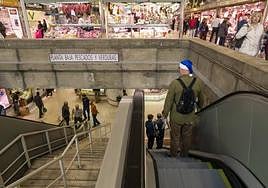Compras navideñas en el Mercado Central.