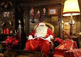 Papá Noel espera en su hogar la llegada a Elche.