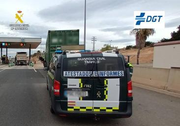Un camionero conducía por la AP-7 de Orihuela con una tasa de alcoholemia que sextuplicaba la permitida