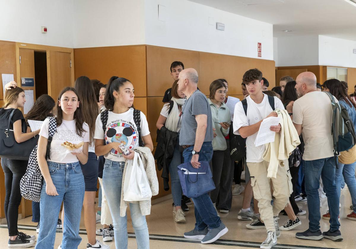 Alumnos en un centro educativo de Alicante.