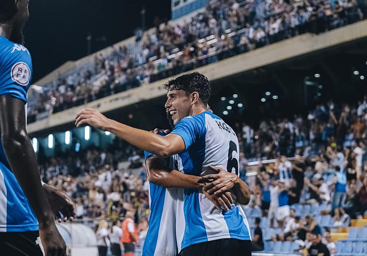 Roger Colomina celebra un gol en el Rico Pérez