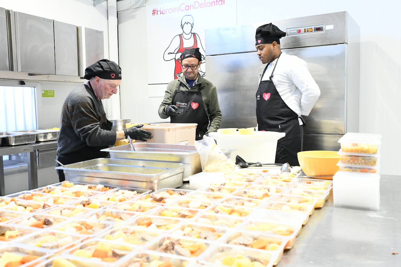 Los grandes chef dan el toque al cocido solidario de AGS