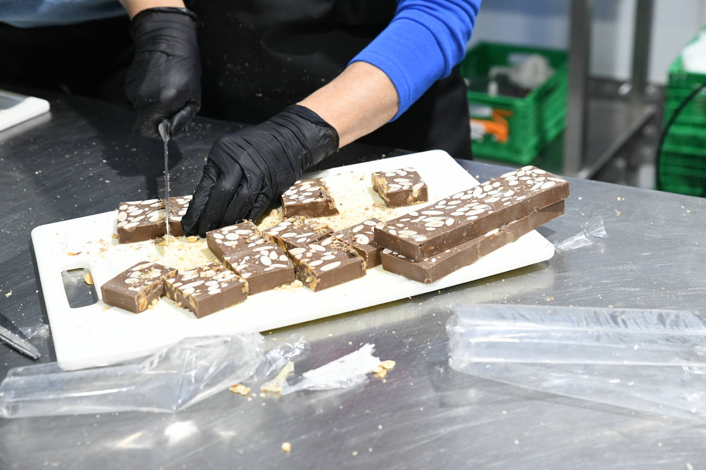 Los grandes chef dan el toque al cocido solidario de AGS