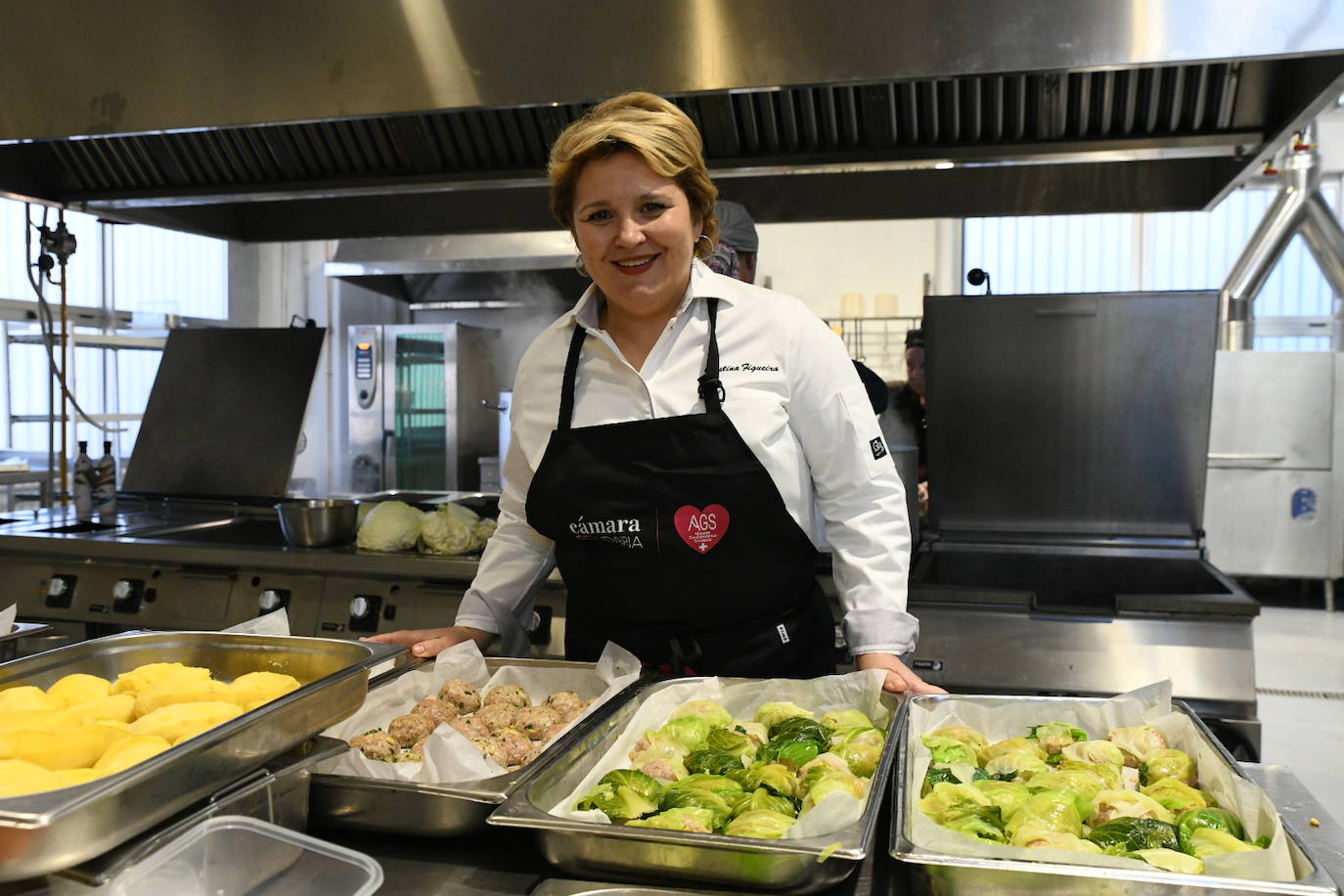 Los grandes chef dan el toque al cocido solidario de AGS