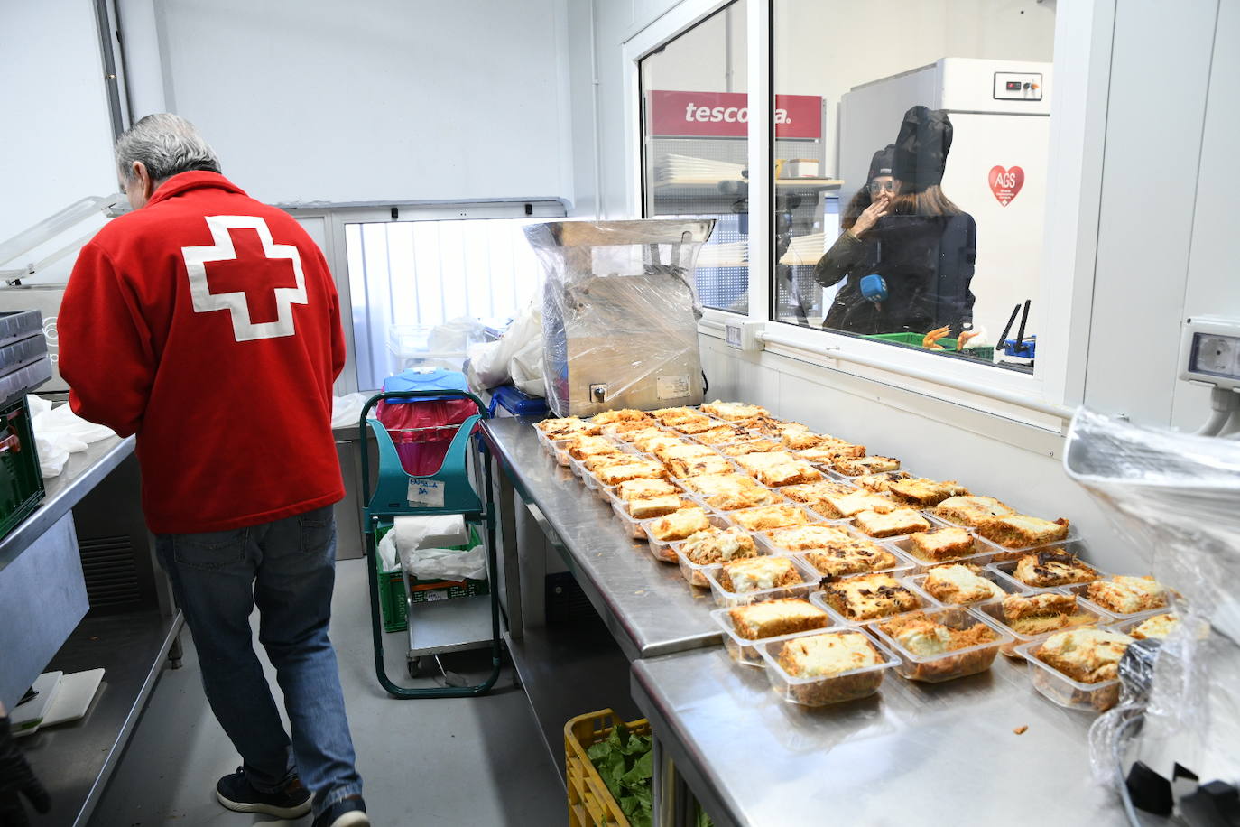 Los grandes chef dan el toque al cocido solidario de AGS