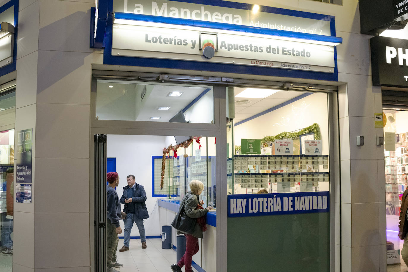 Administración de Loterías en la avenida Alfonso El Sabio de Alicante.