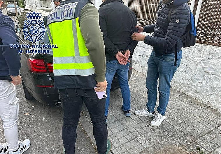 Uno de los delicuentes arrestados.