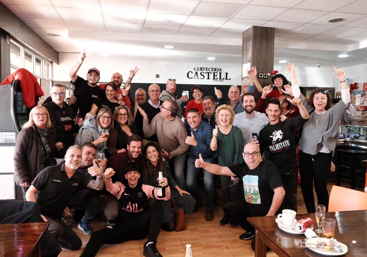 Celebración del tercer premio en el restaurante Castell de Alicante.