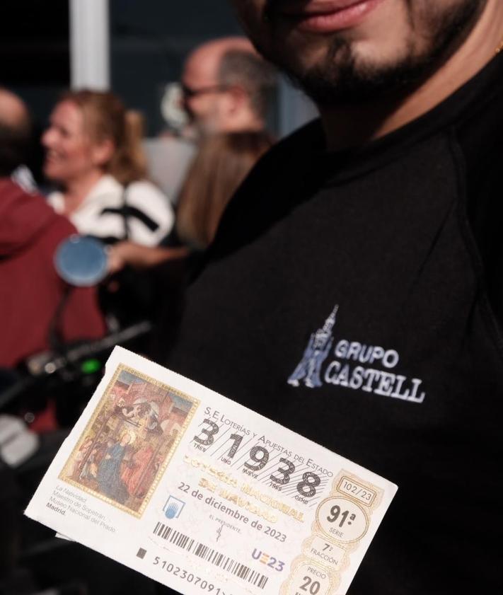 Imagen secundaria 2 - El restaurante Castell celebra el tercer premio de la Lotería.