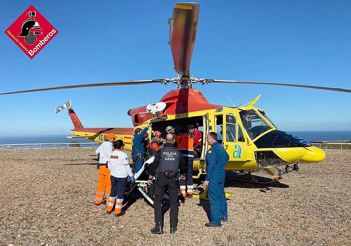 Traslado del paciente en helicóptero.