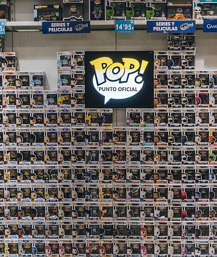 Imagen secundaria 2 - Productos licenciados en tiendas de Alicante.