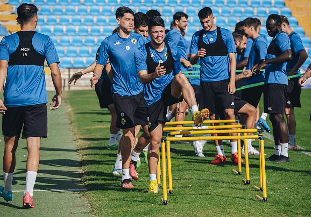 Entrenamiento del Hércules en el Rico Pérez, con Alvarito en primer término