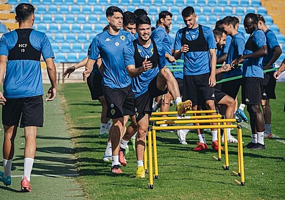 Entrenamiento del Hércules en el Rico Pérez, con Alvarito en primer término