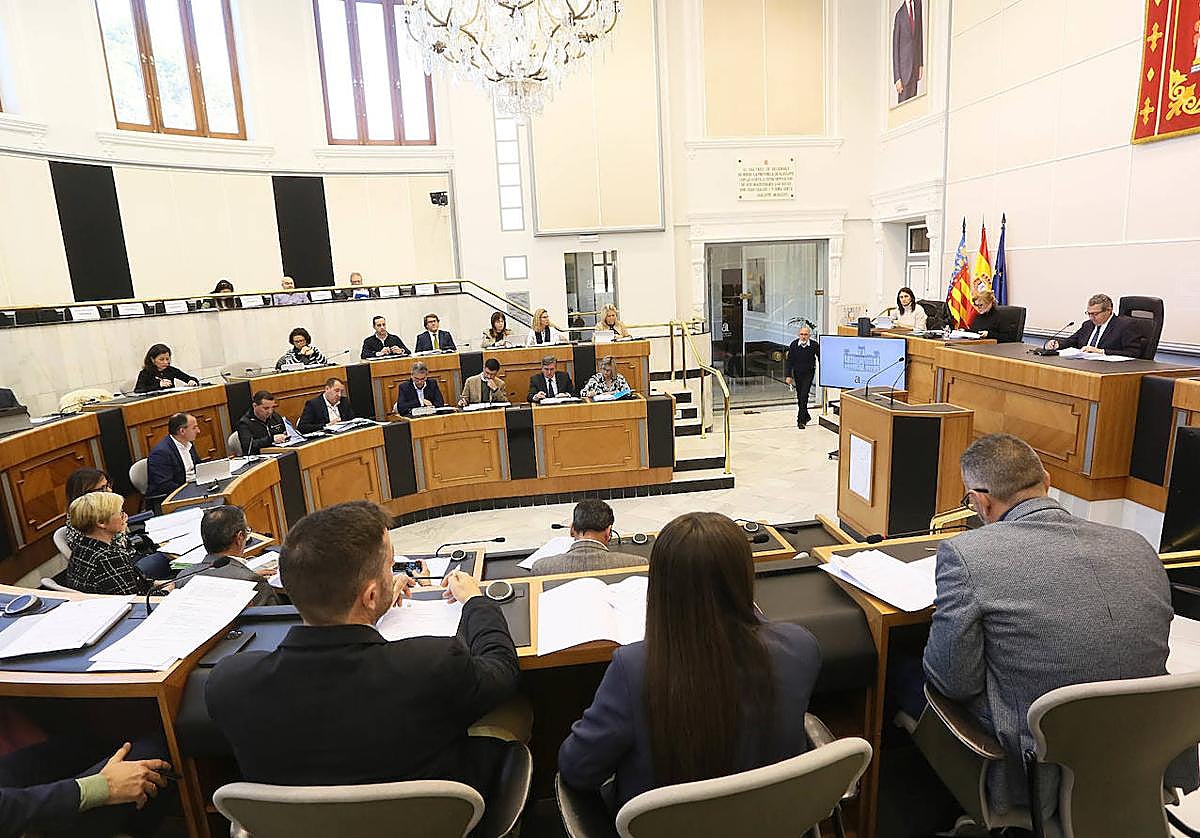 Pleno de la Diputación de Alicante.