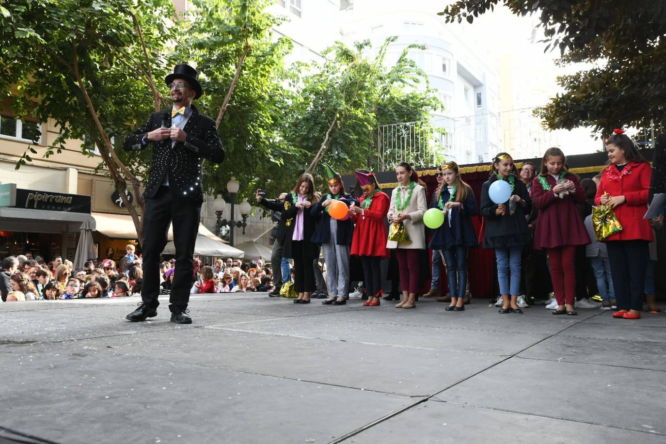 La cuenta atrás hacia 2024 llena la Rambla de Alicante