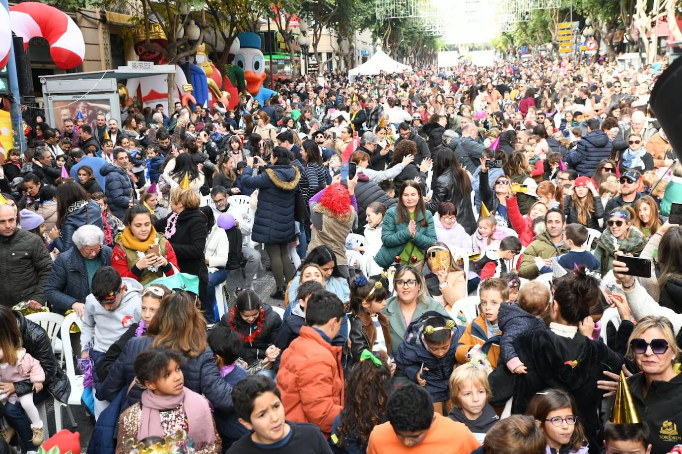La cuenta atrás hacia 2024 llena la Rambla de Alicante