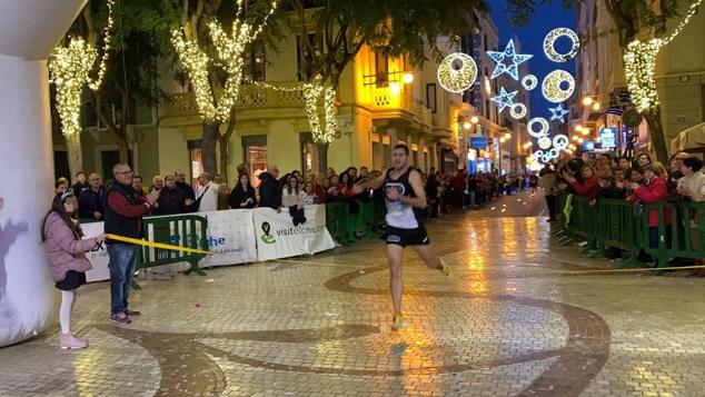 Fotos: Vuelve tras dos años la San Silvestre Ilicitana con cerca de 2.500 corredores
