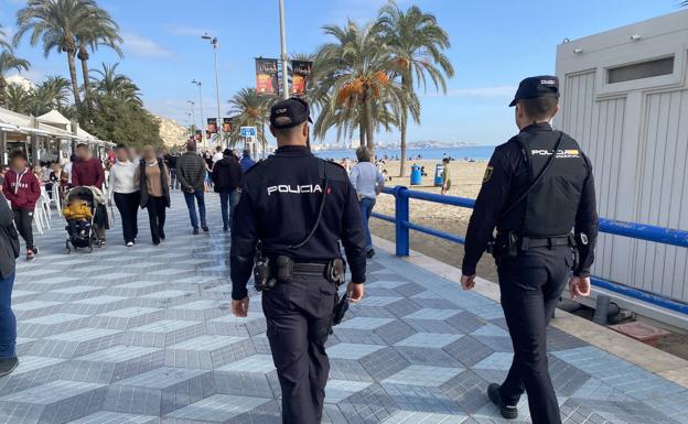 Playa del Postiguet Alicante | La rapidez de la Policía, clave para detener a tres menores en el Postiguet
