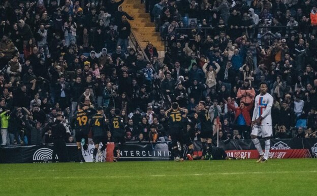 Celebración de uno de los tres goles de Soldevila 