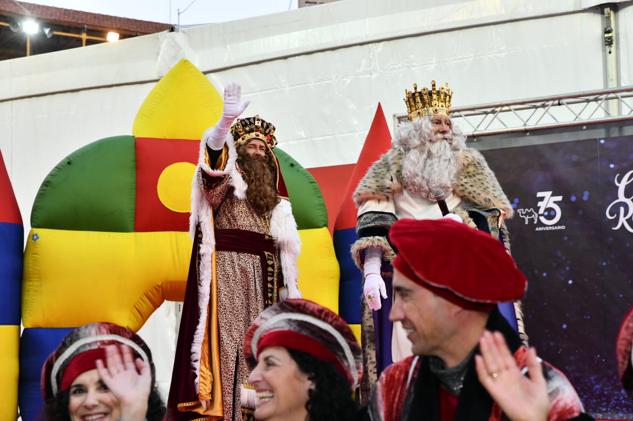 Gaspar y Melchor saludan al público