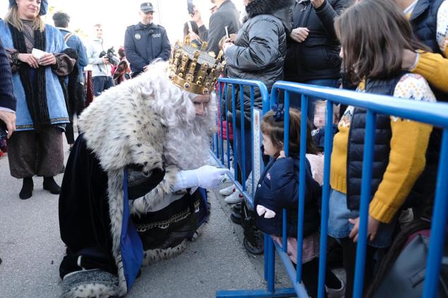 El Rey Melchor habla con los más pequeños