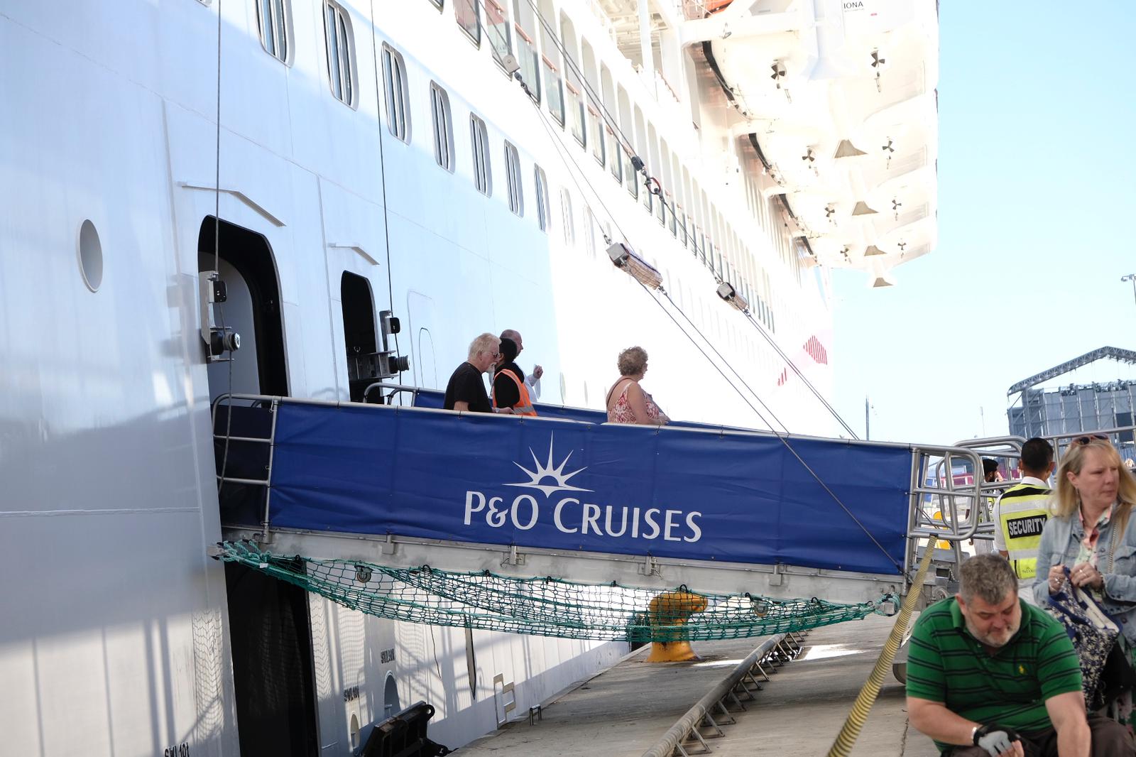 Fotos: El crucero &#039;Iona&#039; atraca en Alicante con 4.000 turistas
