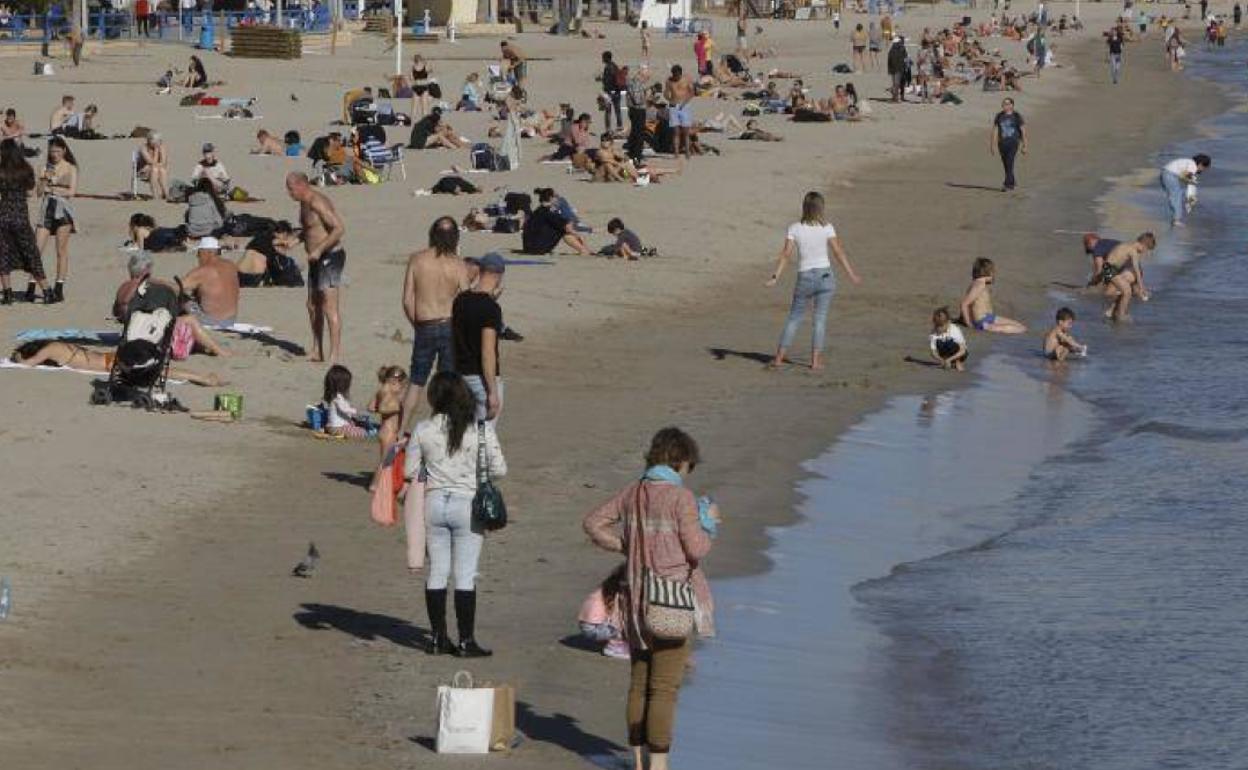 Imagen de la playa del Postiguet, el pasado 22 de diciembre.