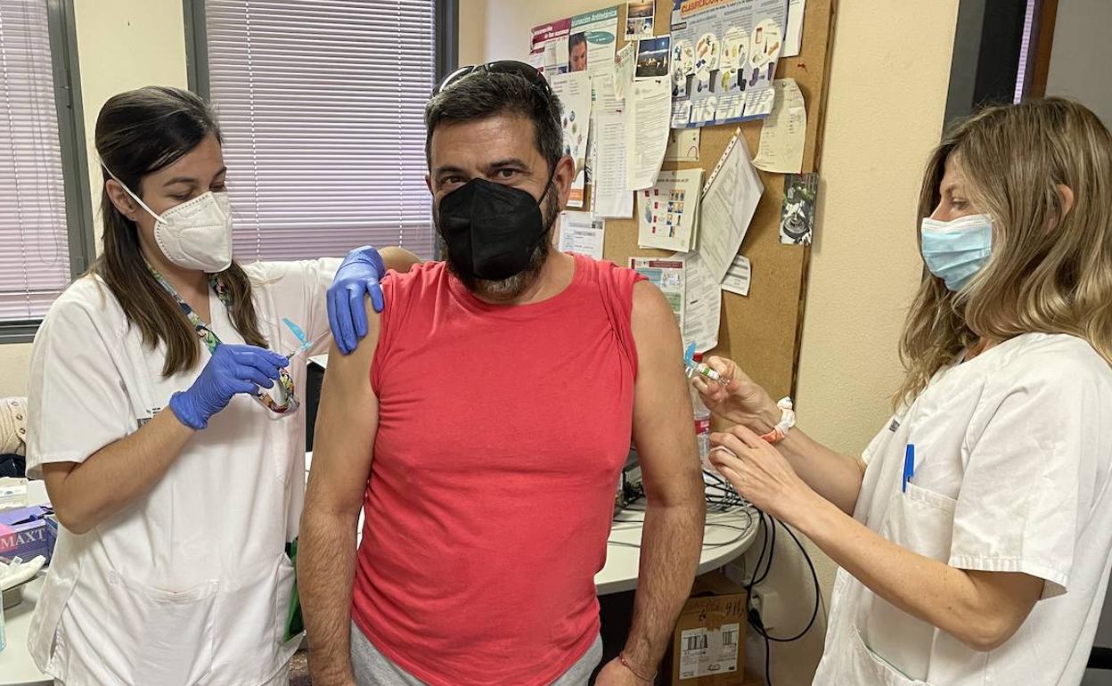 Ciudadano de Mutxamel que ha optado por ponerse las dos vacunas 