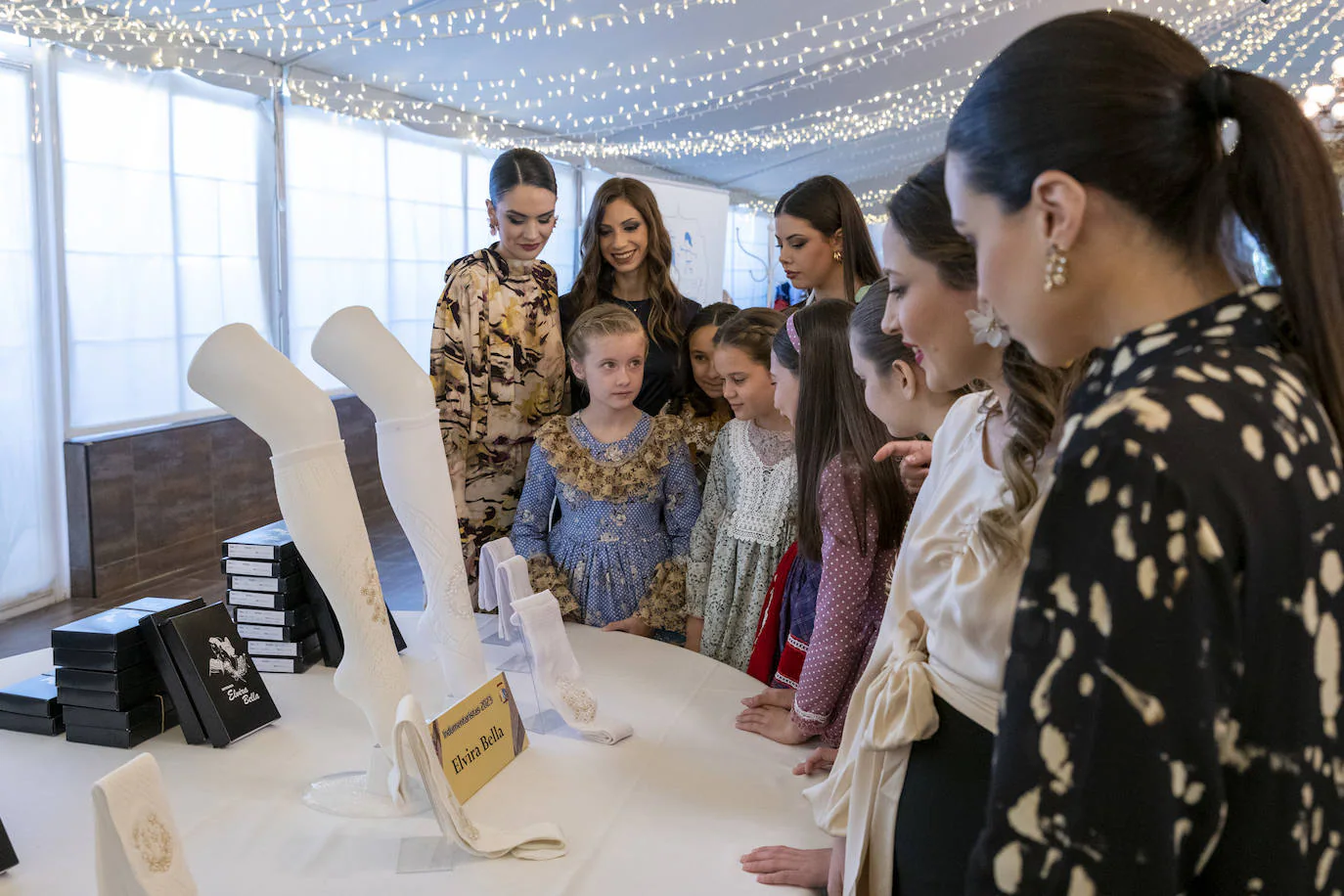 Presentación de las medias de las belleas del foc de Alicante y sus dames d'honor