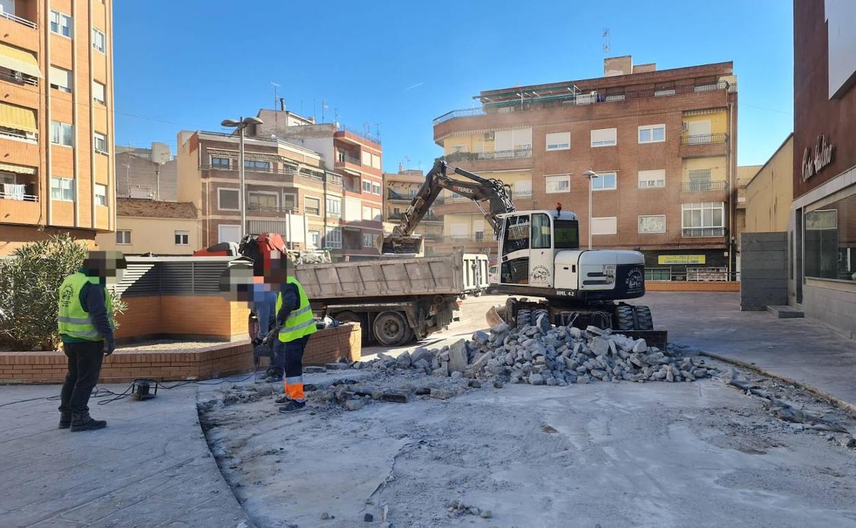 Las obras que se están realizando en la Plaza de la Ficia.