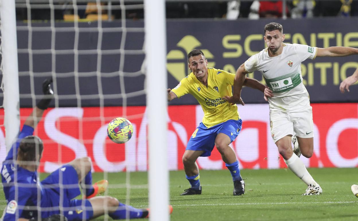 La evolución del Elche de Machín no vale para ganar en el Nuevo Mirandilla (1-1)