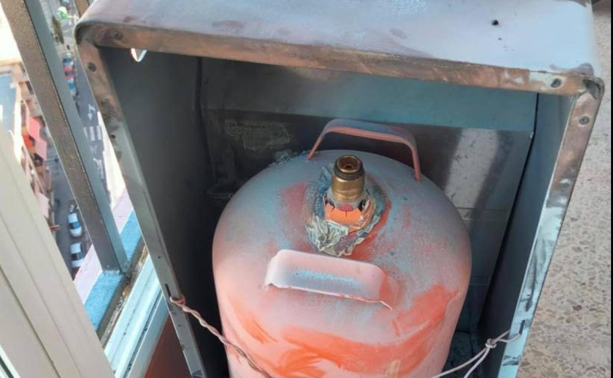 Bombona de gas siniestrada en La Colmena, que produjo un conato de incendio.