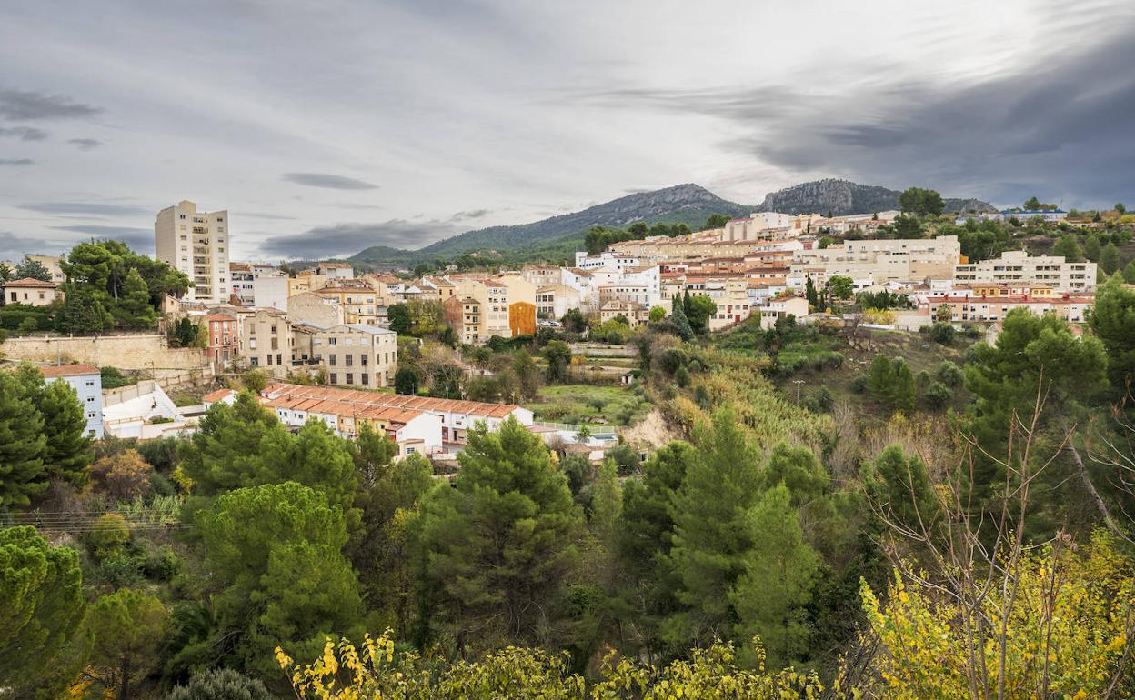 Vista de Alcoi y de la sierra en el fondo