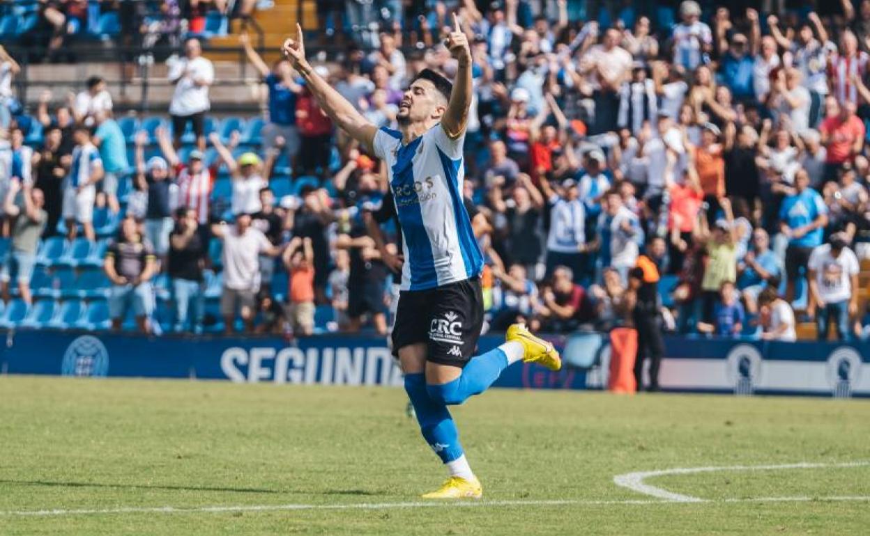 Álvaro celebra su decisivo gol ante la Peña Deportiva 
