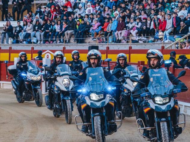 Fotos: Exhibición de medios aéreos, caballería y simulacro de rescate muestran la Policía Nacional