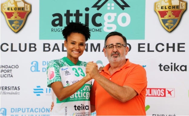 Alexandra Do Nascimento y Juanjo Ávila, presidente del Balonmano Elche 