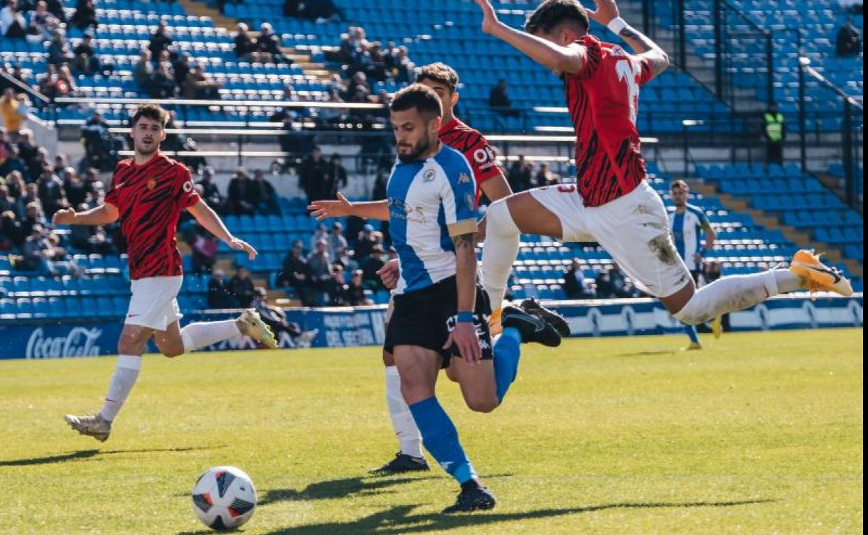 El centrocampista canario Artiles repetirá como titular con el Hércules 