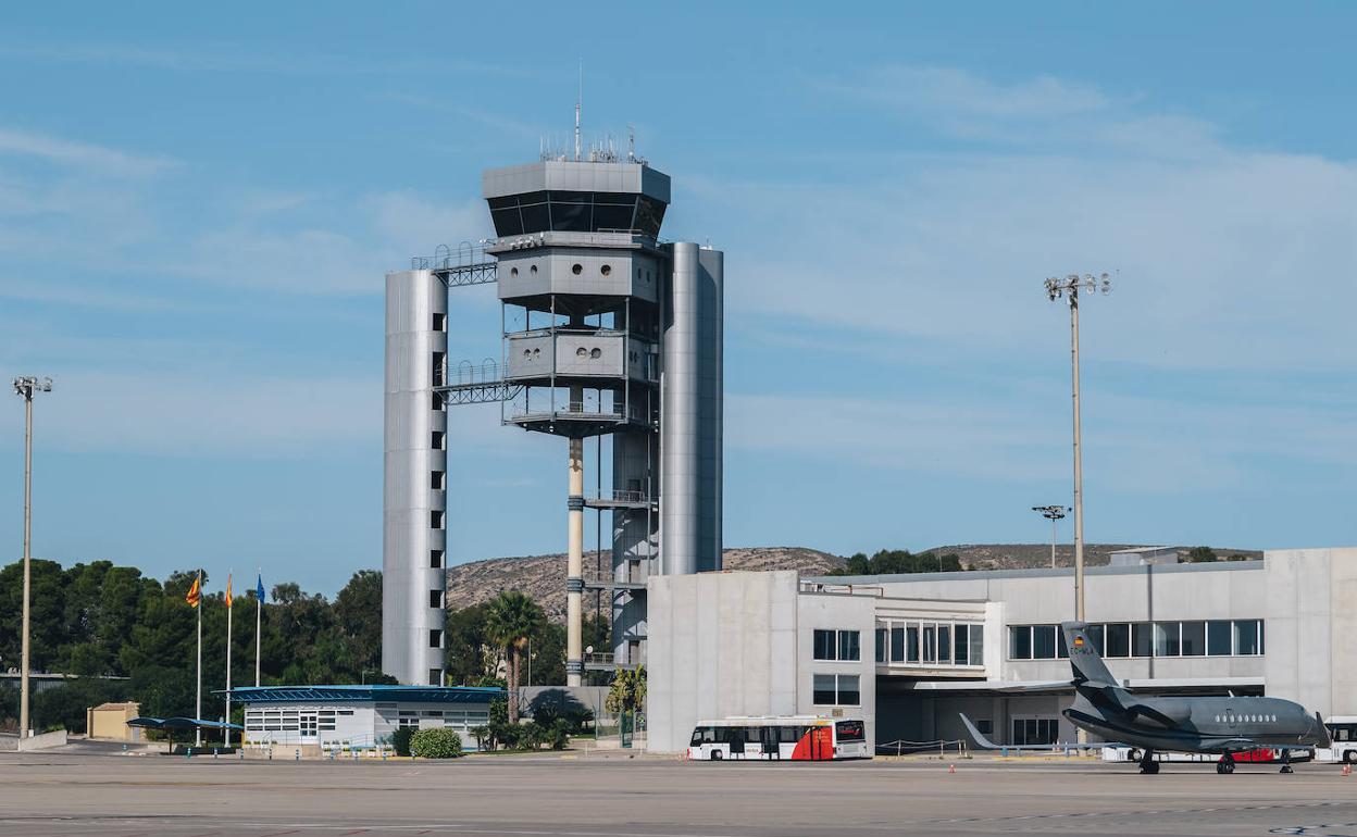 Torre de control del Aeropuerto Alicante-Elche