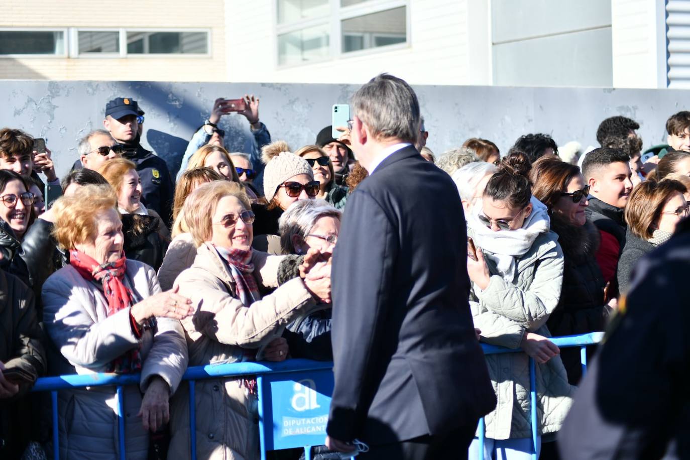 Fotos: La reina Letizia se muestra cercana en su visita a Petrer