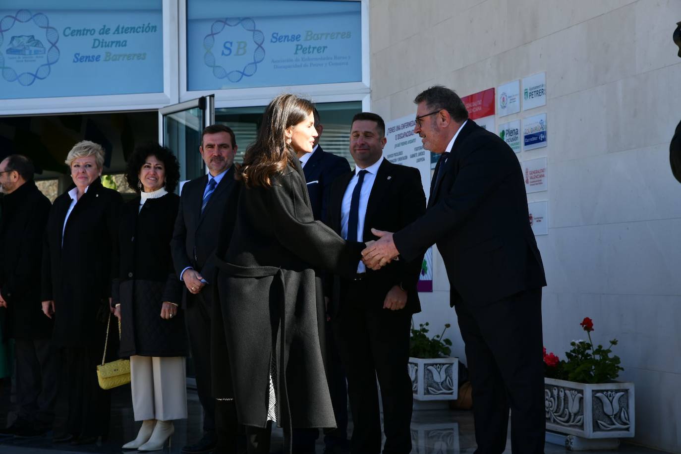 Fotos: La reina Letizia se muestra cercana en su visita a Petrer