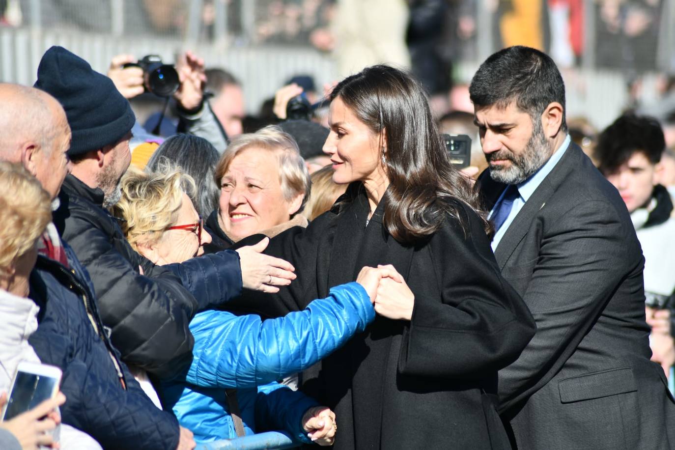 Fotos: La reina Letizia se muestra cercana en su visita a Petrer