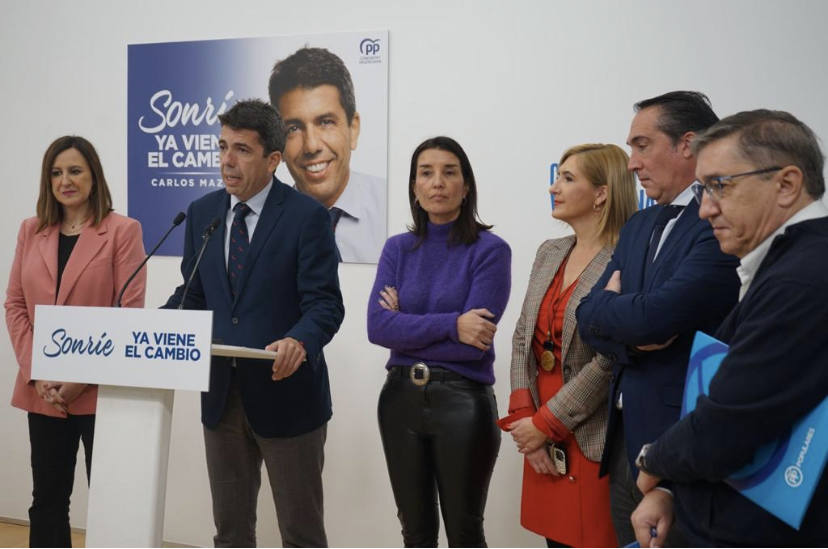 Mazón, con todo su equipo económico, en la sede del PPCV. 